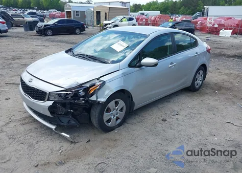 2017 Kia Forte Lx z USA, uszkodzony, nr VIN 3KPFL4A76HE112681
